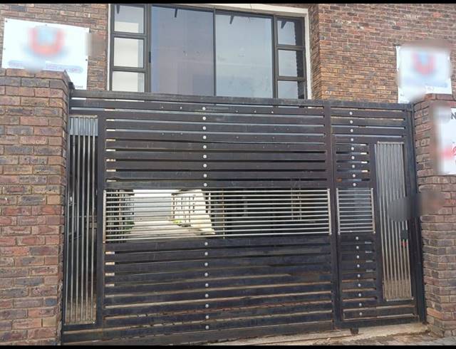 13 BEDROOM HOUSE FOR SALE IN TEMBISA